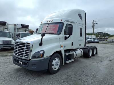 Freightliner Cascadia 125 Sleeper Semi Truck - 72" Condo Sleeper, 475HP, 10 Speed Manual