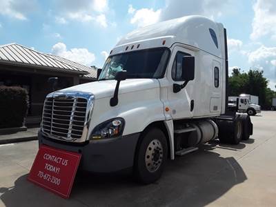Freightliner Cascadia 125 Sleeper Semi Truck - 72" Condo Sleeper, 450HP, 10 Speed Automatic