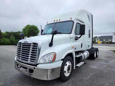 Freightliner Cascadia 125 Sleeper Semi Truck - 70" Condo Sleeper, 12 Speed Automatic