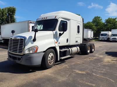 Freightliner Cascadia 125 Sleeper Semi Truck - 72" Condo Sleeper, 450HP, 10 Speed Manual