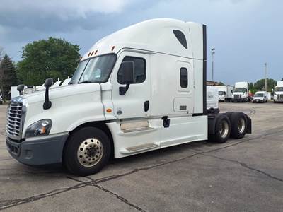 Freightliner Cascadia 125 Sleeper Semi Truck - 70" Condo Sleeper, 455HP, 10 Speed Manual