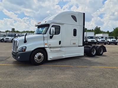 Freightliner Cascadia 125 Sleeper Semi Truck - 72" Condo Sleeper, 455HP, 10 Speed Manual