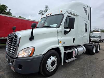 Freightliner Cascadia 125 Sleeper Semi Truck - 50" Condo Sleeper, 475HP, 12 Speed Automatic