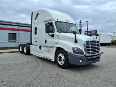 Freightliner Cascadia 125 Sleeper Semi Truck - 72" Condo Sleeper, 455HP, 12 Speed Automatic