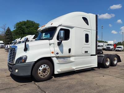 Freightliner Cascadia 125 Sleeper Semi Truck - 72" Condo Sleeper, 455HP, 10 Speed Manual