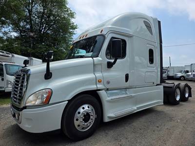 Freightliner Cascadia 125 Sleeper Semi Truck - 50" Condo Sleeper, 455HP, 10 Speed Manual