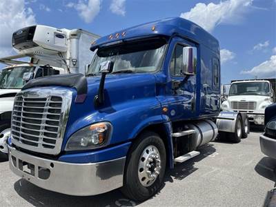 Freightliner Cascadia 125 Sleeper Semi Truck - 72" Mid Roof Sleeper, 475HP, 10 Speed Automatic