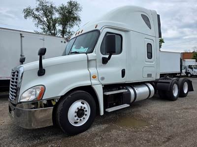 Freightliner Cascadia 125 Sleeper Semi Truck - 50" Condo Sleeper, 475HP, 10 Speed Automatic