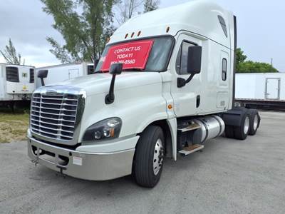 Freightliner Cascadia 125 Sleeper Semi Truck - 90" Condo Sleeper, 455HP, 12 Speed Automatic