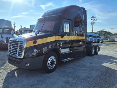 Freightliner Cascadia 125 Sleeper Semi Truck - 72" Condo Sleeper, 475HP, 12 Speed Automatic