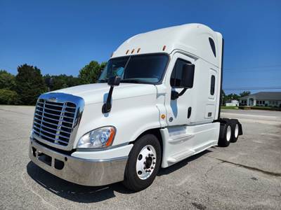 Freightliner Cascadia 125 Sleeper Semi Truck - 72" Condo Sleeper, 455HP, 12 Speed Automatic