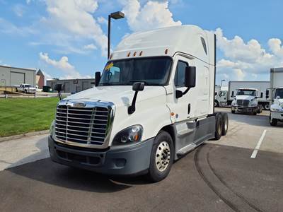 Freightliner Cascadia 125 Sleeper Semi Truck - 72" Condo Sleeper, 400HP, 12 Speed Automatic