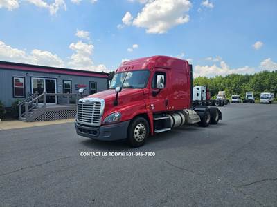 Freightliner Cascadia 125 Sleeper Semi Truck - 36" Mid Roof Sleeper, Unknown Speed Automatic