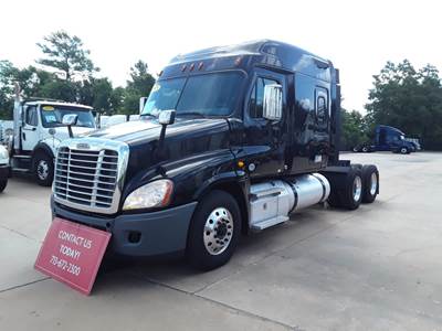 Freightliner Cascadia 125 Sleeper Semi Truck - 48" Mid Roof Sleeper, 455HP, 10 Speed Manual