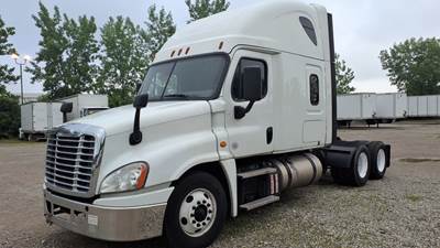 Freightliner Cascadia 125 Sleeper Semi Truck - 72" Condo Sleeper, 455HP, 12 Speed Automatic