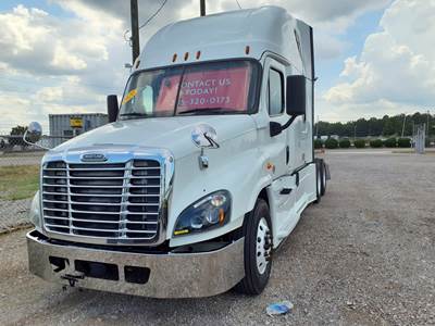 Freightliner Cascadia 125 Sleeper Semi Truck - 36" Condo Sleeper, 455HP, 12 Speed Automatic