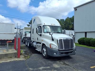 Freightliner Cascadia 125 Sleeper Semi Truck - 70" Condo Sleeper, 450HP, 10 Speed Automatic
