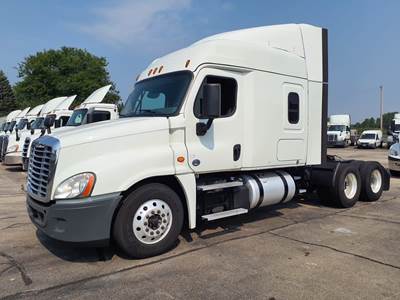 Freightliner Cascadia 125 Sleeper Semi Truck - 42" Mid Roof Sleeper, 455HP, 12 Speed Automatic