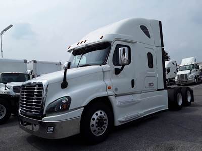 Freightliner Cascadia 125 Sleeper Semi Truck - 72" Condo Sleeper, 455HP, 12 Speed Automatic