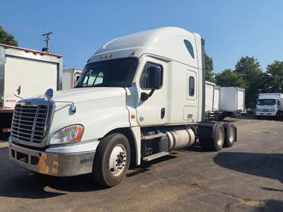 Freightliner Cascadia 125 Sleeper Semi Truck - 72" Condo Sleeper, 455HP, 12 Speed Automatic