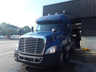 Freightliner Cascadia 125 Sleeper Semi Truck - 70" Mid Roof Sleeper, 455HP, 13 Speed Manual