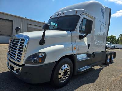 Freightliner Cascadia 125 Sleeper Semi Truck - 80" Condo Sleeper, 400HP, 12 Speed Automatic