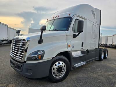 Freightliner Cascadia 125 Sleeper Semi Truck - 80" Condo Sleeper, 400HP, 12 Speed Automatic