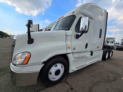 Freightliner Cascadia 125 Sleeper Semi Truck - 80" Condo Sleeper, 455HP, 10 Speed Manual