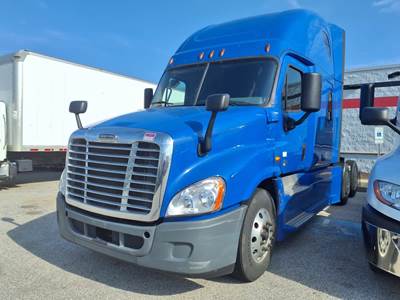 Freightliner Cascadia 125 Sleeper Semi Truck - 72" Condo Sleeper, 400HP, 10 Speed Automatic