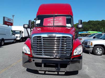 Freightliner Cascadia 125 Sleeper Semi Truck - 72" Condo Sleeper, 475HP, 10 Speed Manual