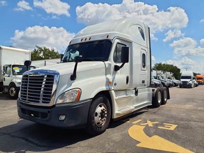 Freightliner Cascadia 125 Sleeper Semi Truck - 72" Condo Sleeper, 455HP, 12 Speed Automatic