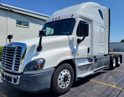 Freightliner Cascadia 125 Sleeper Semi Truck - 70" Condo Sleeper, 400HP, 12 Speed Automatic
