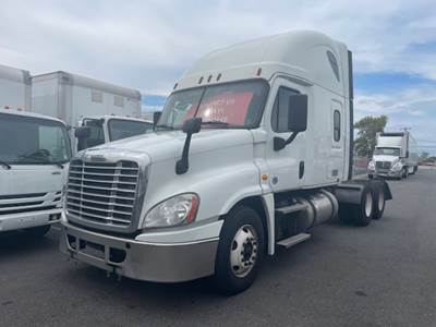 Freightliner Cascadia 125 Sleeper Semi Truck - 72" Condo Sleeper, 455HP, 12 Speed Automatic