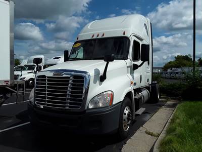 Freightliner Cascadia 125 Single Axle Sleeper Semi Truck - 36" Condo Sleeper, 455HP, 12 Speed Automatic