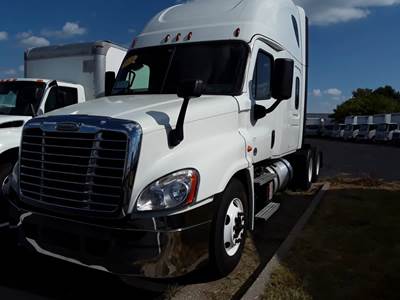 Freightliner Cascadia 125 Sleeper Semi Truck - 36" Condo Sleeper, 475HP, 12 Speed Automatic