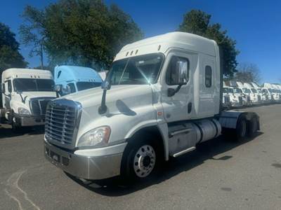 Freightliner Cascadia 125 Sleeper Semi Truck - 48" Mid Roof Sleeper, 500HP, 10 Speed Manual