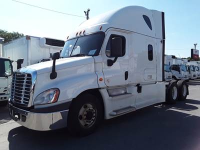 Freightliner Cascadia 125 Sleeper Semi Truck - 72" Condo Sleeper, 455HP, 12 Speed Automatic