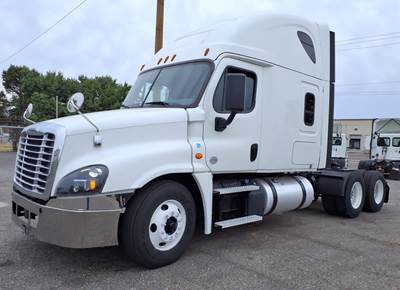 Freightliner Cascadia 125 Sleeper Semi Truck - 80" Condo Sleeper, 455HP, 12 Speed Automatic