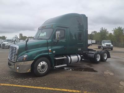Freightliner Cascadia 125 Sleeper Semi Truck - 63" Condo Sleeper, 455HP, 10 Speed Automatic