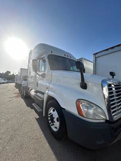 Freightliner Cascadia 125 Sleeper Semi Truck - 76" Condo Sleeper, 450HP, 13 Speed Automatic