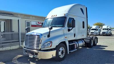 Freightliner Cascadia 125 Sleeper Semi Truck - 70" Condo Sleeper, 455HP, 12 Speed Automatic
