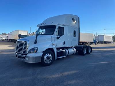 Freightliner Cascadia 125 Sleeper Semi Truck - 72" Condo Sleeper, 455HP, 10 Speed Manual
