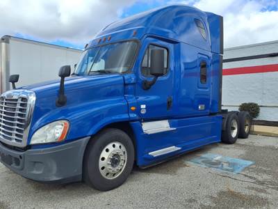 Freightliner Cascadia 125 Sleeper Semi Truck - 72" Condo Sleeper, 400HP, 10 Speed Automatic