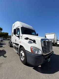 Freightliner Cascadia 125 Sleeper Semi Truck - 72" Condo Sleeper, 450HP, 13 Speed Automatic