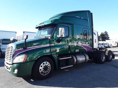 Freightliner Cascadia 125 Sleeper Semi Truck - 72" Condo Sleeper, 475HP, 10 Speed Manual