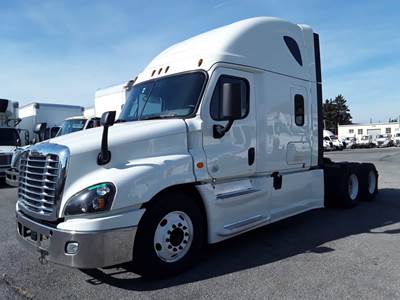 Freightliner Cascadia 125 Sleeper Semi Truck - 72" Condo Sleeper, 450HP, 10 Speed Automatic