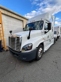 Freightliner Cascadia 125 Sleeper Semi Truck - 72" Condo Sleeper, 455HP, 12 Speed Automatic