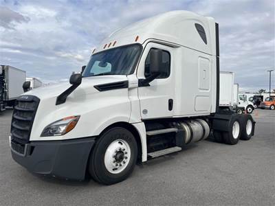Freightliner Cascadia 125 Sleeper Semi Truck - 72" Condo Sleeper, 455HP, 12 Speed Automatic