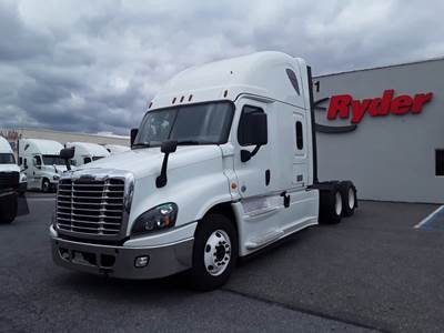 Freightliner Cascadia 125 Sleeper Semi Truck - 72" Condo Sleeper, 450HP, 10 Speed Automatic
