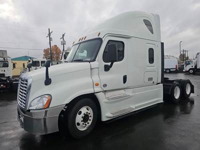 Freightliner Cascadia 125 Sleeper Semi Truck - 72" Condo Sleeper, 450HP, 10 Speed Automatic